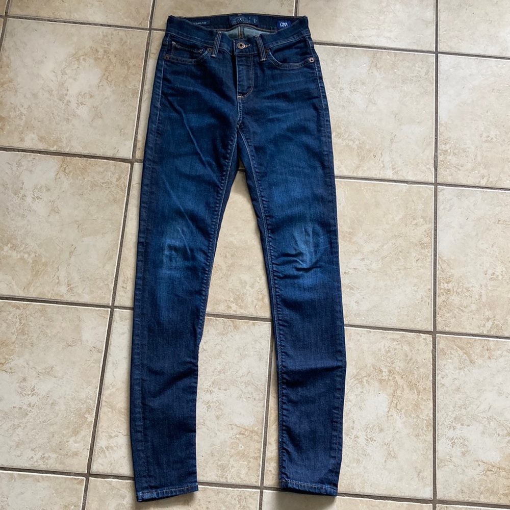 ⭐️ Lucky Brand Denim Jeans 24